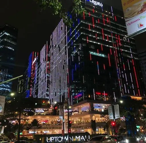 2br 2tb Uptown Parksuites Bgc Balcony,fast Wifi,washer *