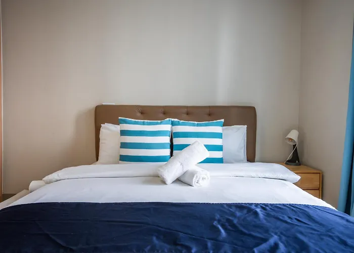 2br 2tb Uptown Parksuites Bgc Balcony,fast Wifi,washer Apartamento Manila