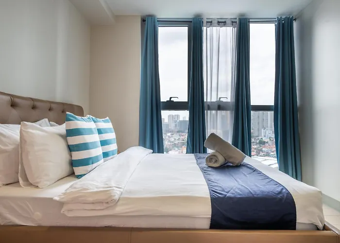 2br 2tb Uptown Parksuites Bgc Balcony,fast Wifi,washer Manila