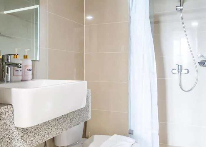 2br 2tb Uptown Parksuites Bgc Balcony,fast Wifi,washer Apartamento *