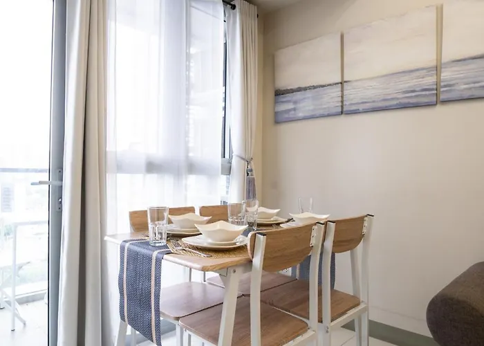 Apartamento 2br 2tb Uptown Parksuites Bgc Balcony,fast Wifi,washer Manila