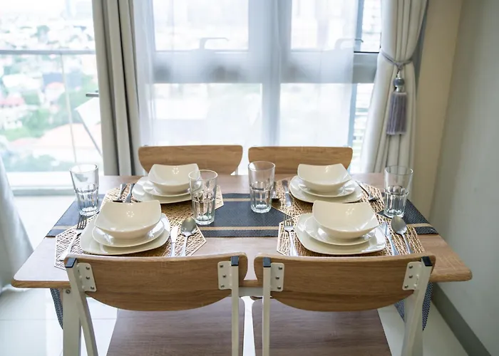 2br 2tb Uptown Parksuites Bgc Balcony,fast Wifi,washer Manila
